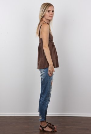 18 tear old schoolgirl Tiff Bannister takes selfies while disrobing in bedroom